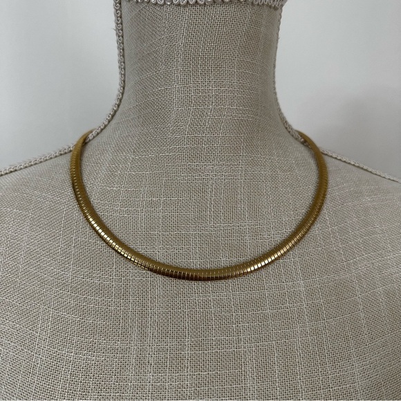 Vintage Elegant Gold Snake Necklace - Picture 1 of 5